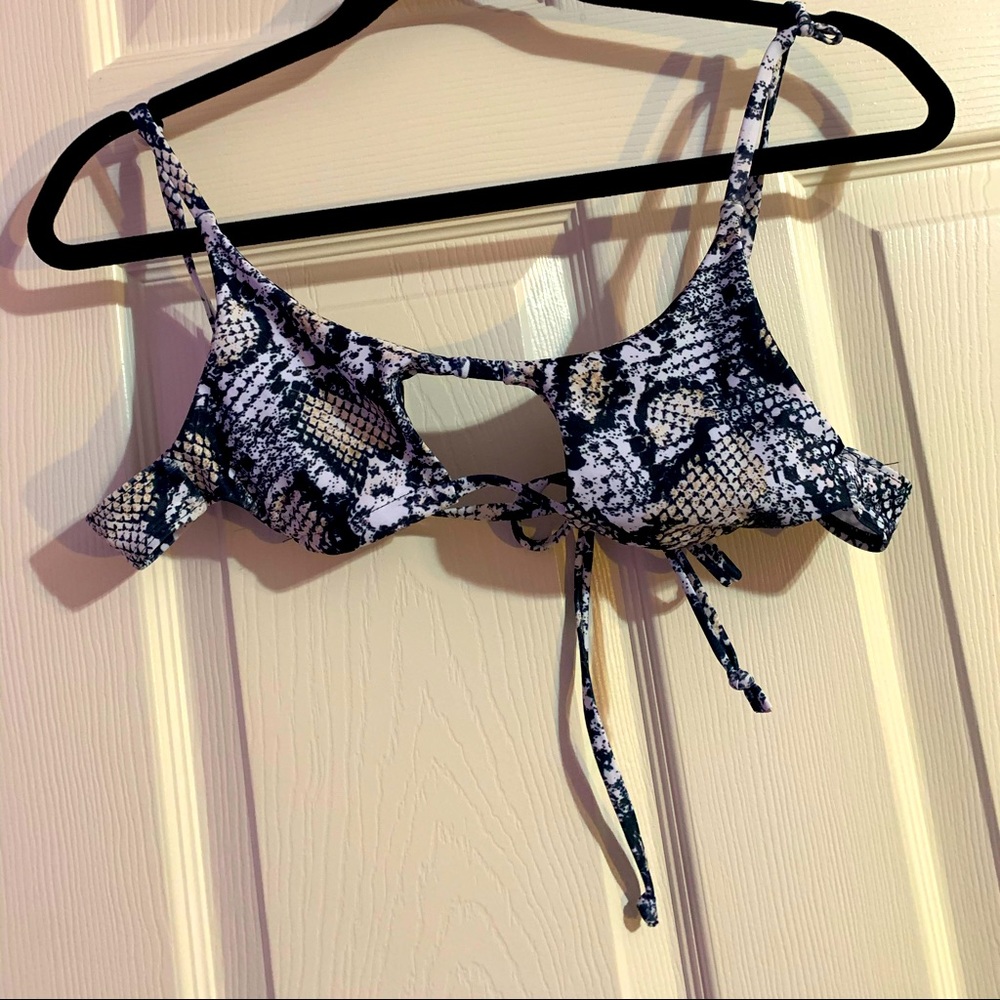 Zaful Snake Skin Printed Bikini Top